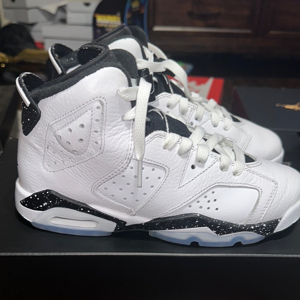 Air Jordan 6 Retro - White and Black - Picture 4 of 4